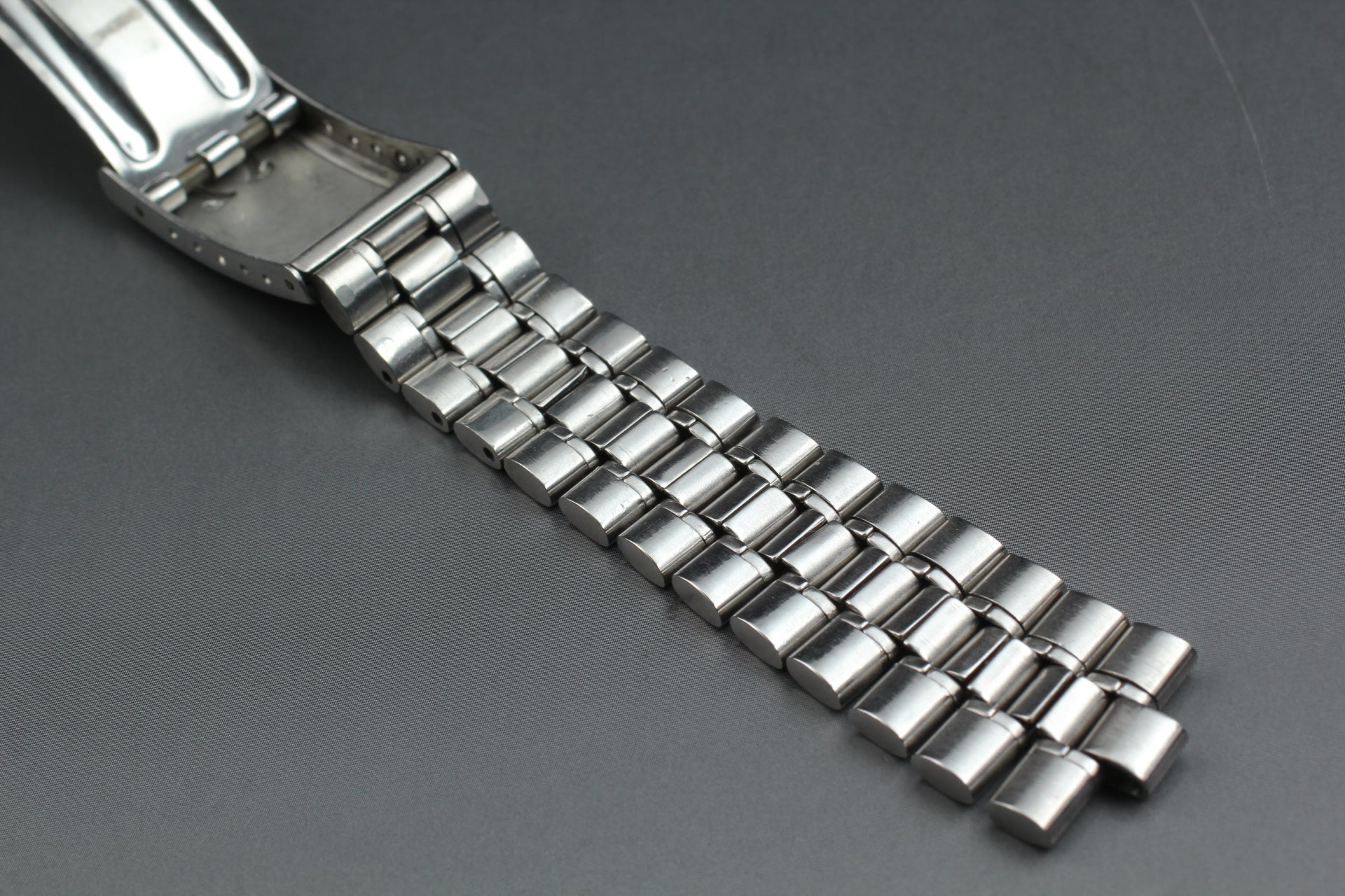 Near MINT OMEGA Bracelet 19mm FF526/1098 Stainless steel Silver Men's Vintage
