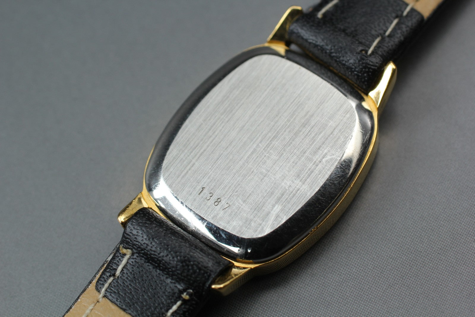 1982 Near MINT OMEGA De Ville 19mm 591.0191 Quartz Gold Dial Women's Vintage