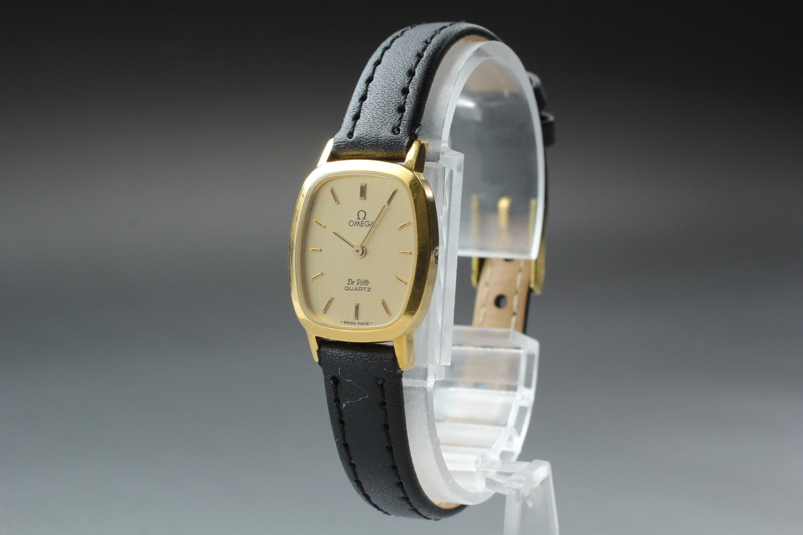1982 Near MINT OMEGA De Ville 19mm 591.0191 Quartz Gold Dial Women's Vintage
