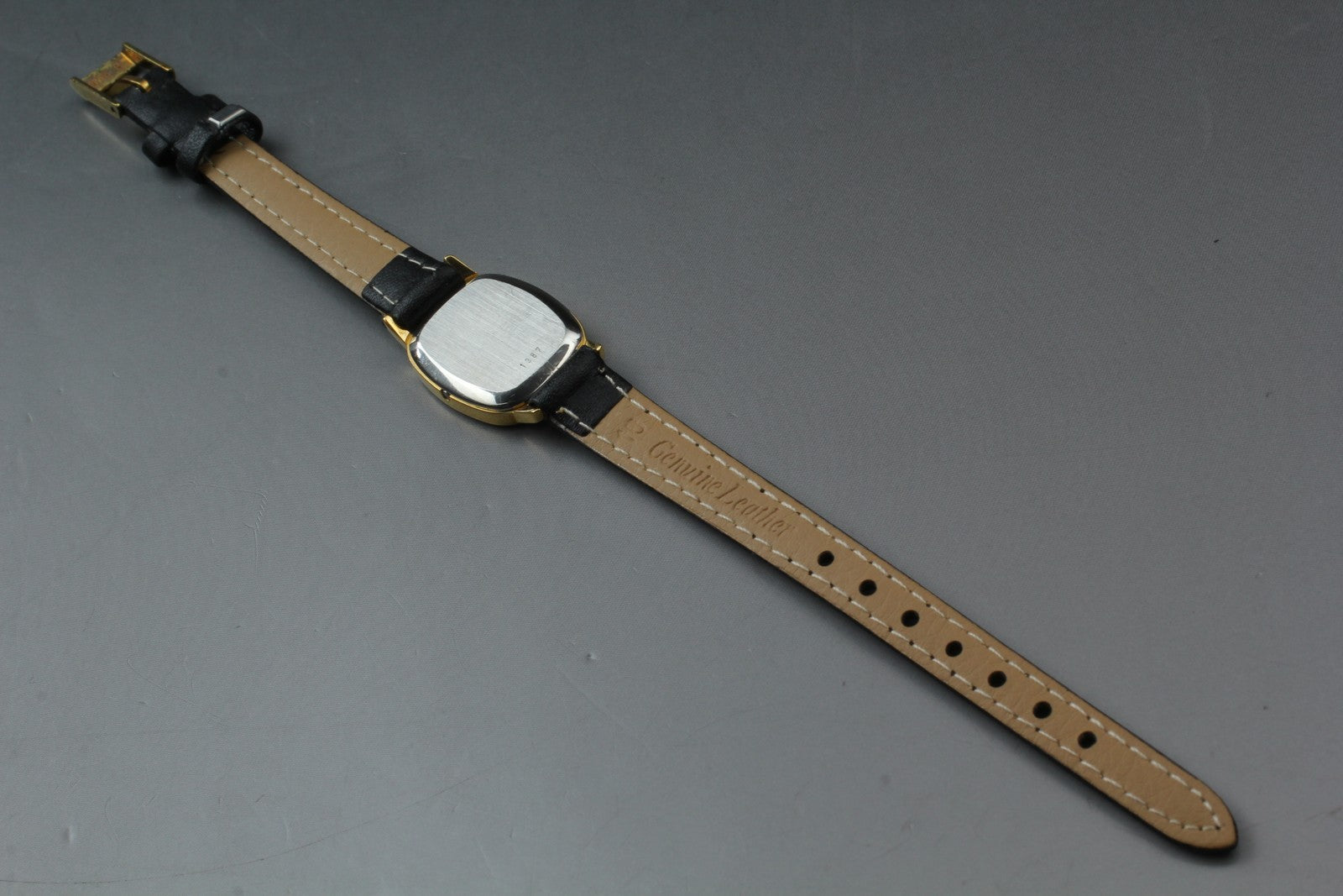1982 Near MINT OMEGA De Ville 19mm 591.0191 Quartz Gold Dial Women's Vintage