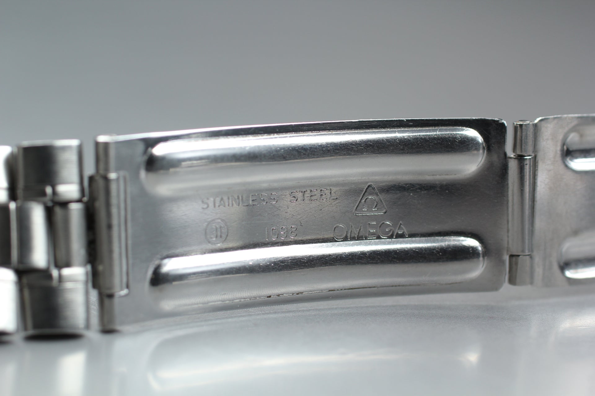 Near MINT OMEGA Bracelet 19mm FF526/1098 Stainless steel Silver Men's Vintage