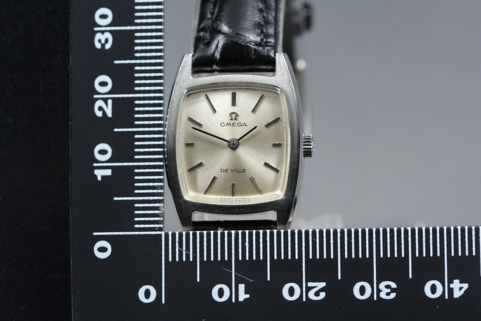 1969 MINT OMEGA De Ville 20mm 511.256 Manual Wind Silver Dial Women's Vintage