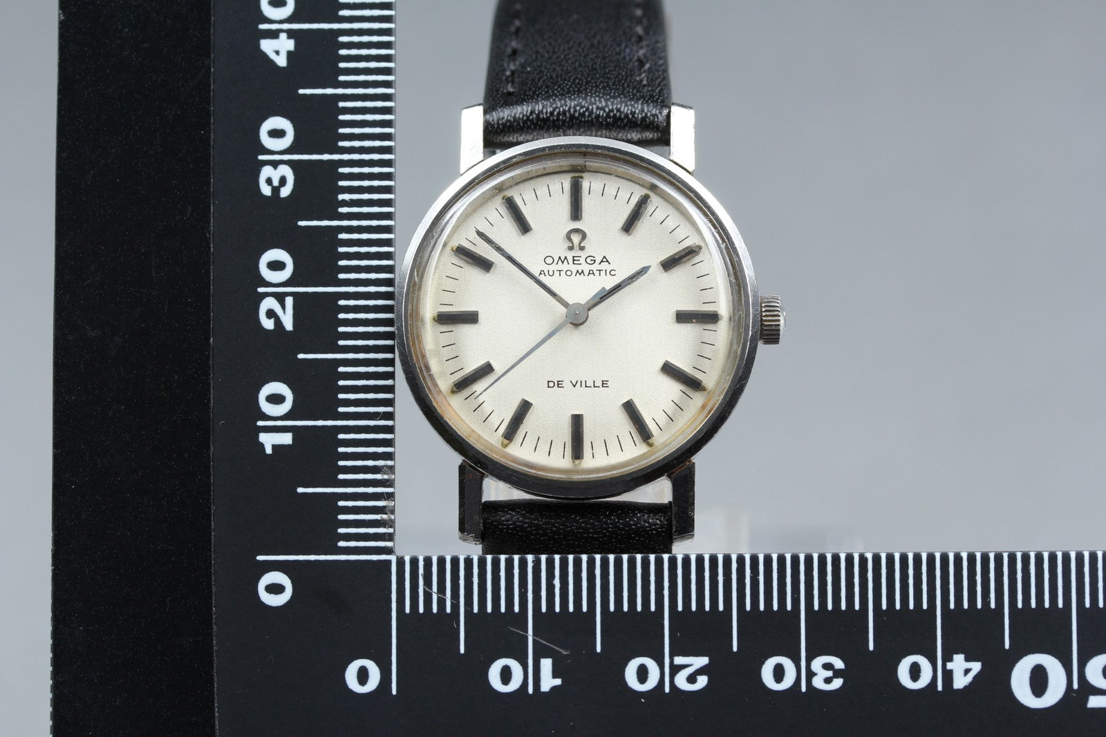 Near MINT OMEGA Seamaster De Ville 27mm Automatic White Dial Women's Vinrage