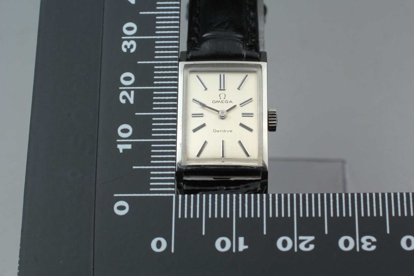 1970 MINT OMEGA Geneve 15mm 511.357 Manual Winding Silver Dial Women's Vintage