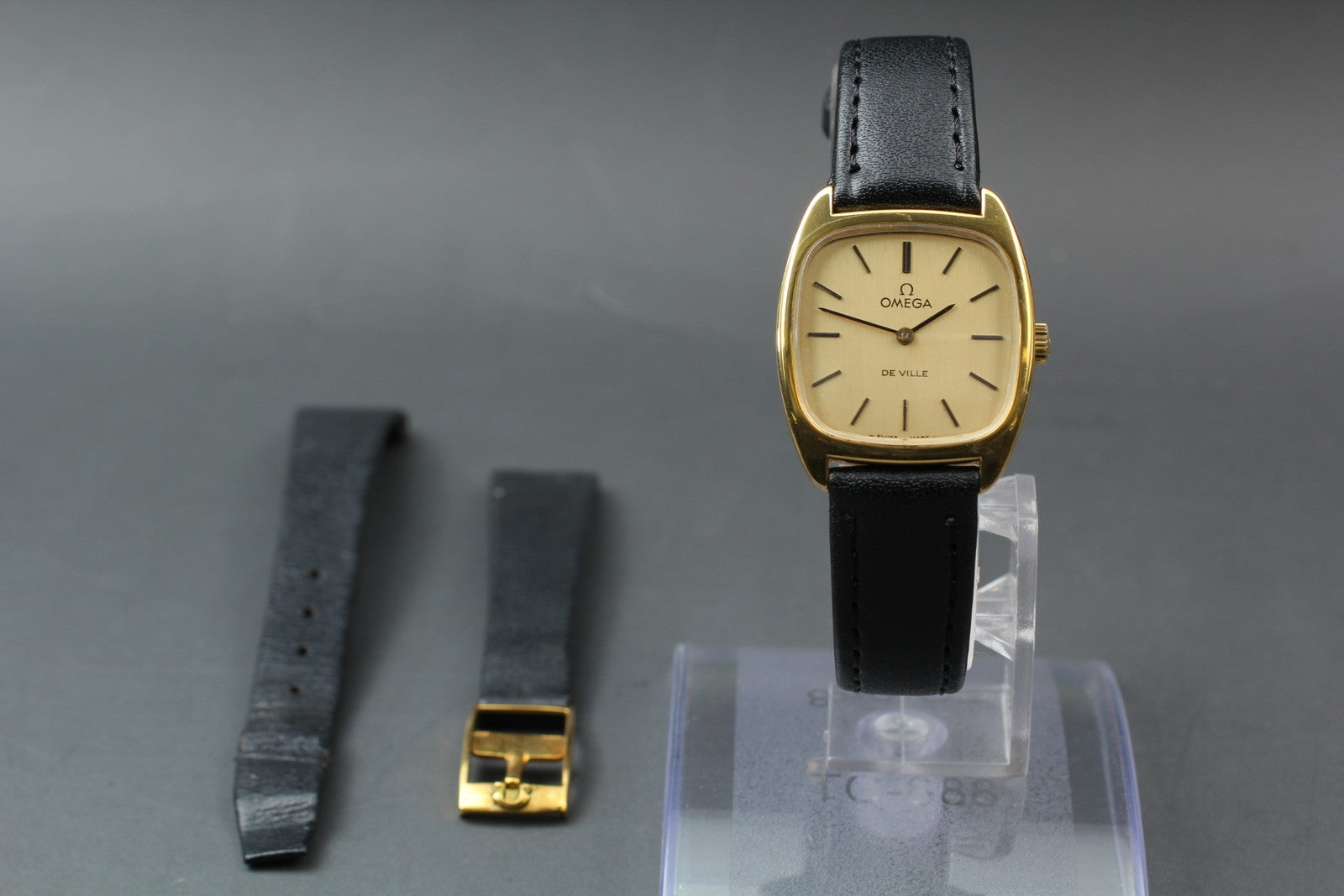 1978 Near MINT OMEGA De Ville 25mm 511.0531 Manual Gold Dial Women's Vintage