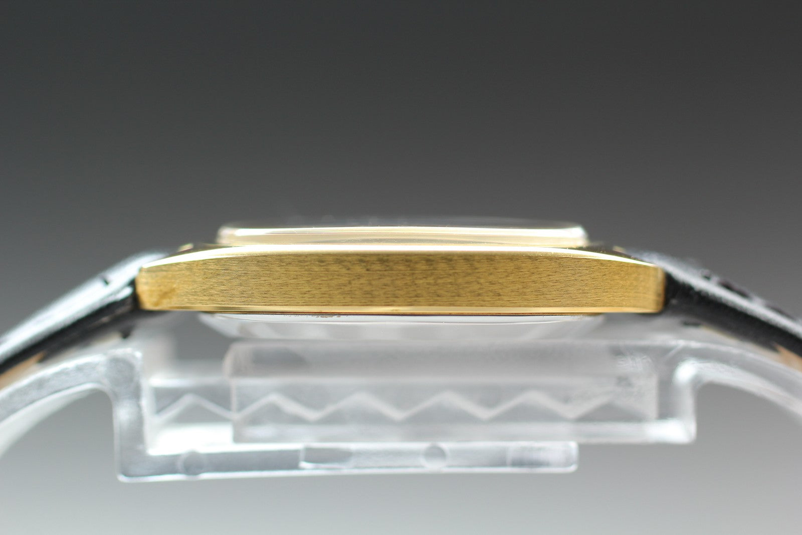 1978 Near MINT OMEGA De Ville 25mm 511.0531 Manual Gold Dial Women's Vintage
