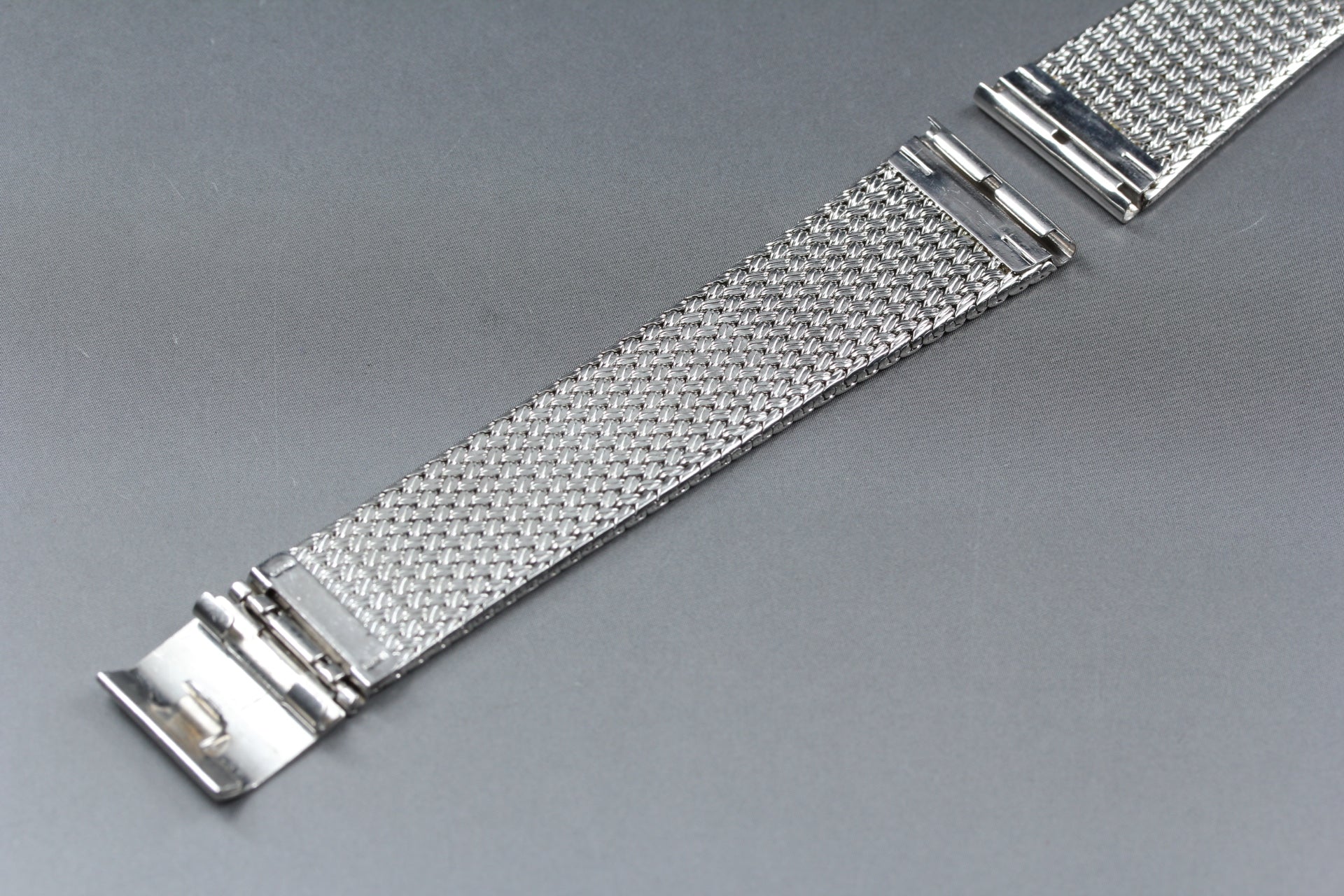 Near MINT OMEGA Milanese/Mesh Band 18mm Stainless Bracelet Silver Men's Vintage