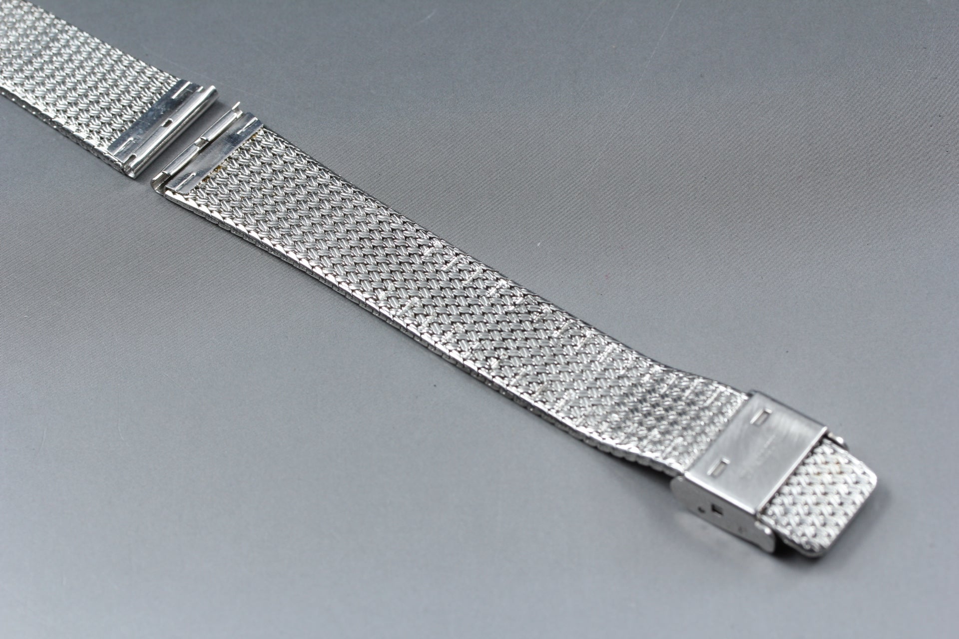 Near MINT OMEGA Milanese/Mesh Band 18mm Stainless Bracelet Silver Men's Vintage