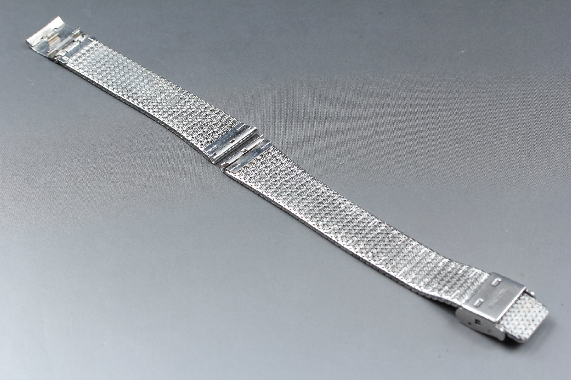 Near MINT OMEGA Milanese/Mesh Band 18mm Stainless Bracelet Silver Men's Vintage