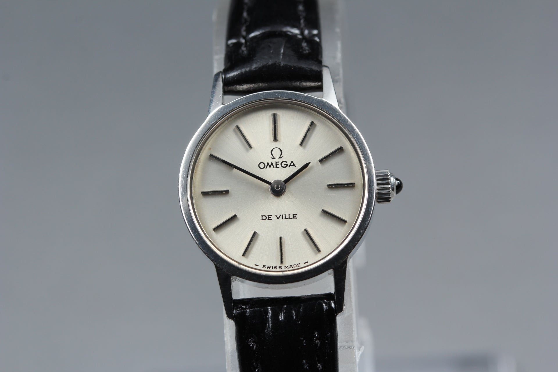 1977 Near MINT OMEGA De Ville 20mm 511.0371 Manual Silver Dial Women's Vintage