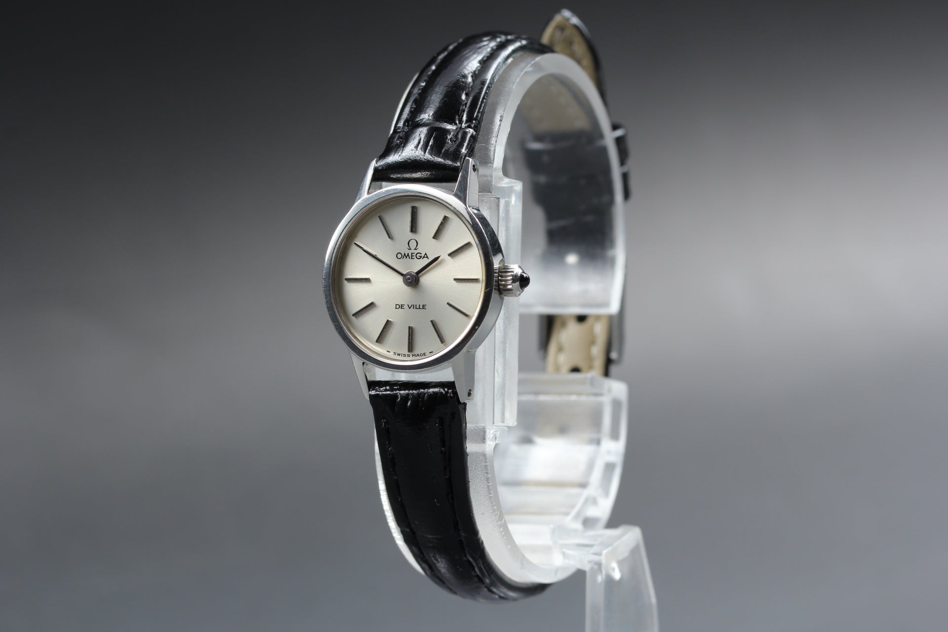 1977 Near MINT OMEGA De Ville 20mm 511.0371 Manual Silver Dial Women's Vintage