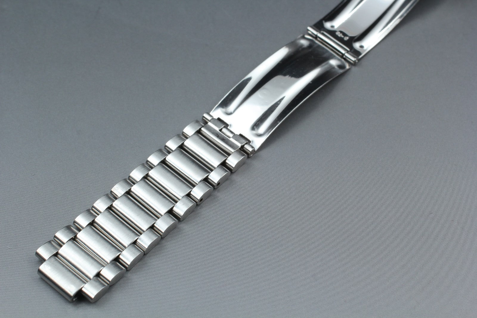 Near MINT OMEGA Bracelet FF110 18mm Stainless Steel Silver Men's Vintage