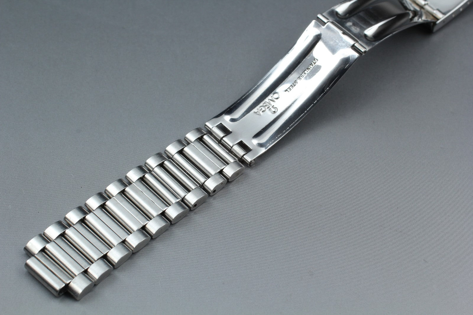 Near MINT OMEGA Bracelet FF110 18mm Stainless Steel Silver Men's Vintage