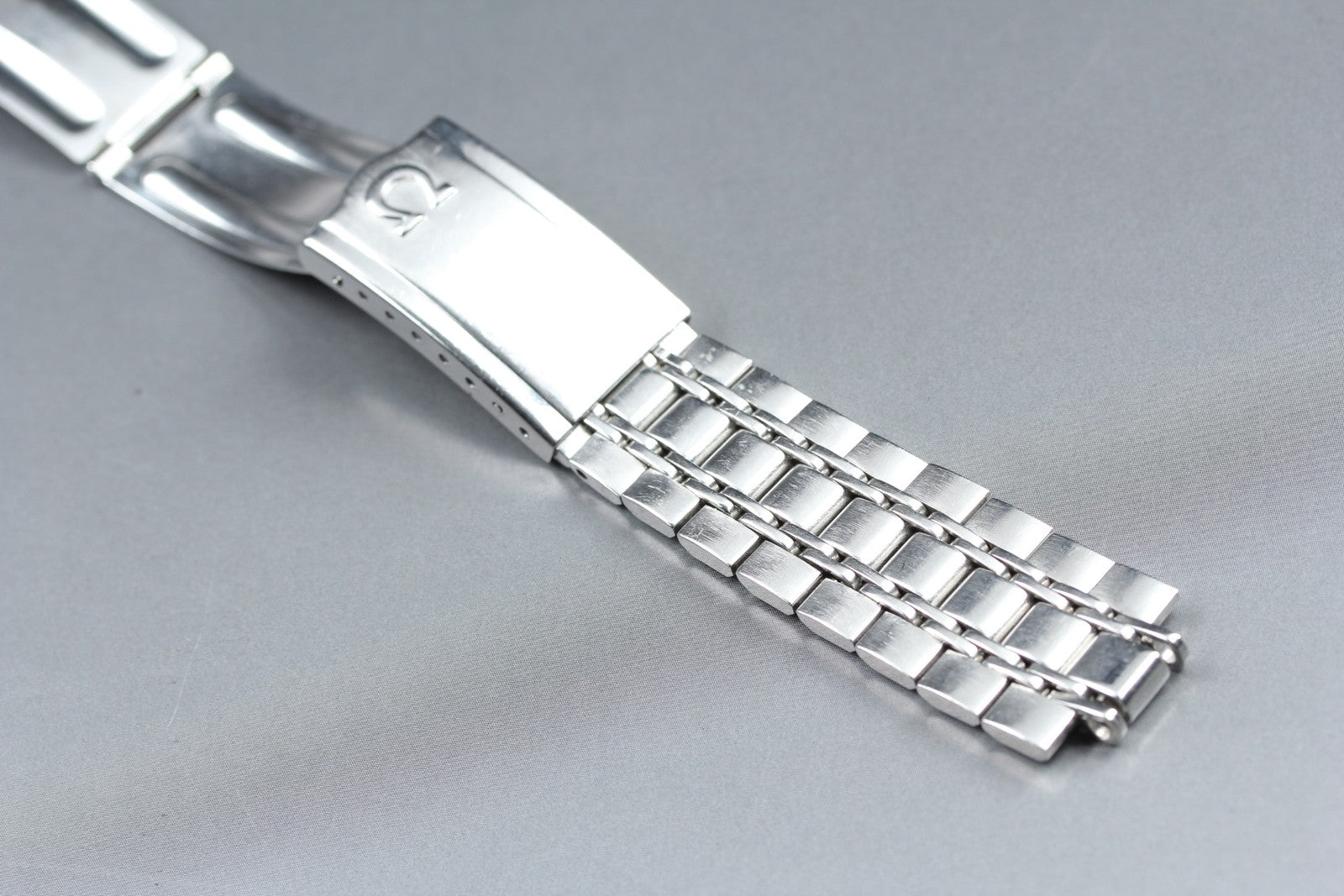 Near MINT OMEGA Bracelet FF041/2030 18mm Stainless Steel Silver Men's Vintage