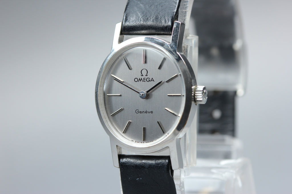 1974 Near MINT OMEGA Geneve 21mm 511.0411 Manual Silver Dial Women's Vintage