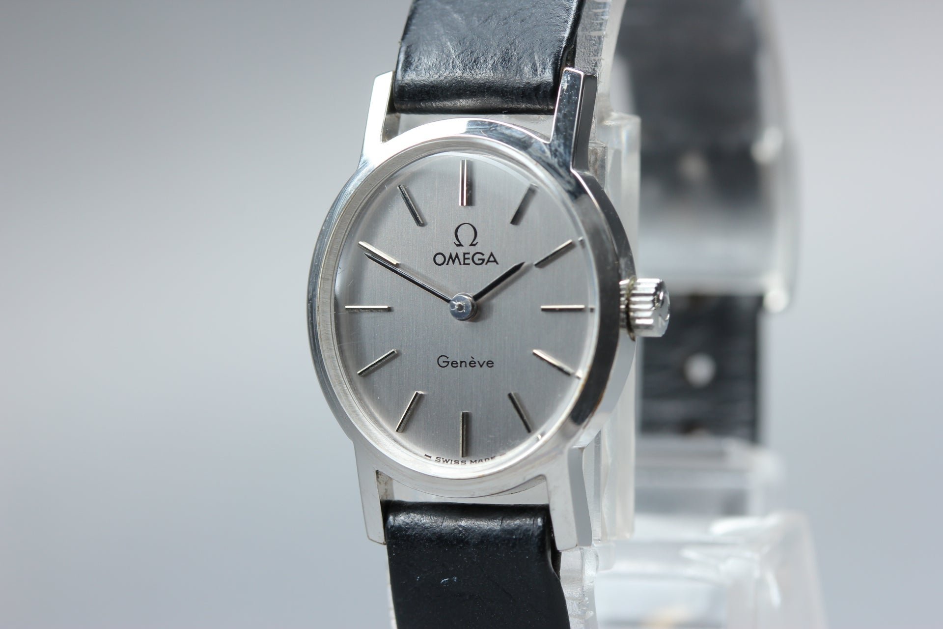 1974 Near MINT OMEGA Geneve 21mm 511.0411 Manual Silver Dial Women's Vintage