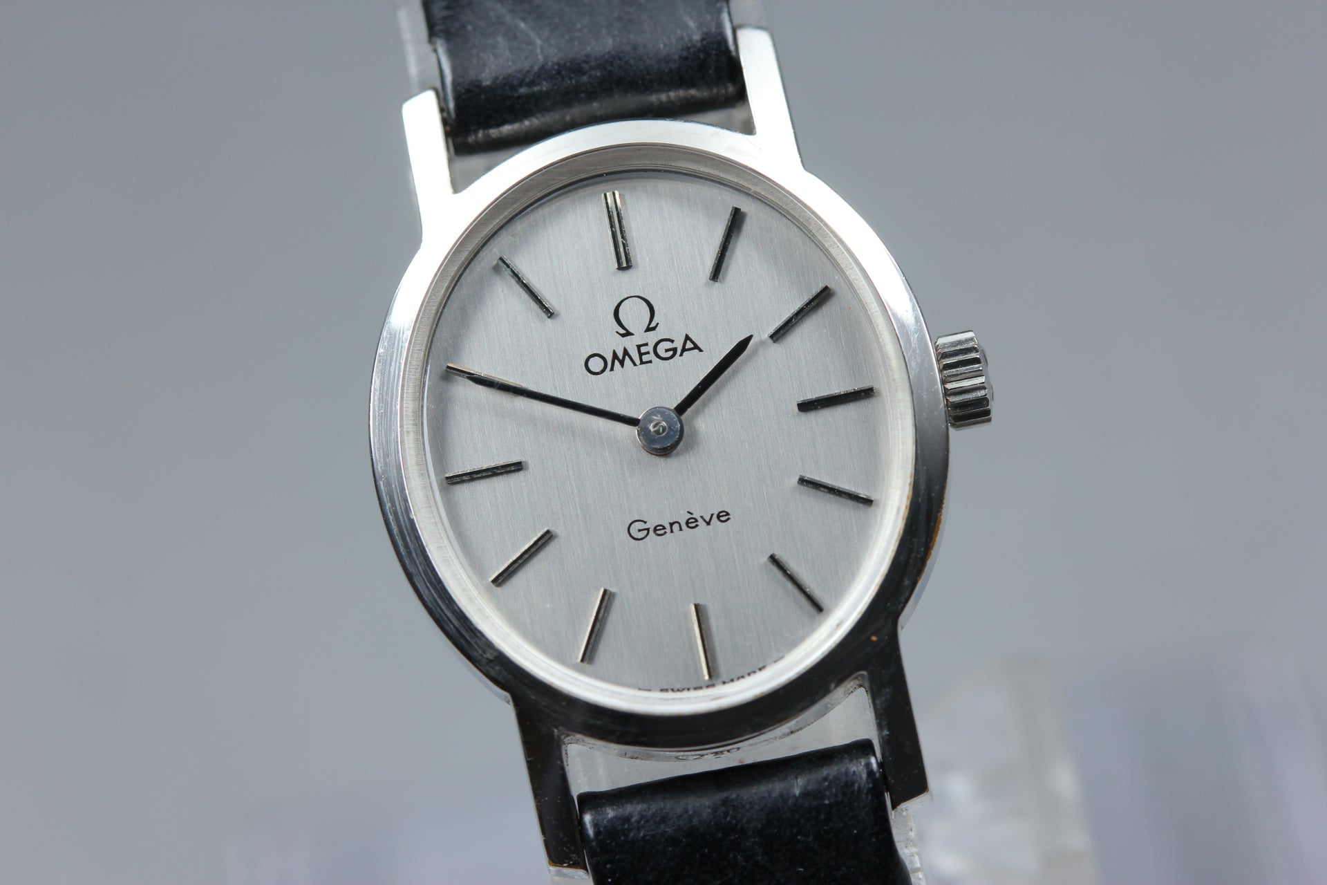 1974 Near MINT OMEGA Geneve 21mm 511.0411 Manual Silver Dial Women's Vintage