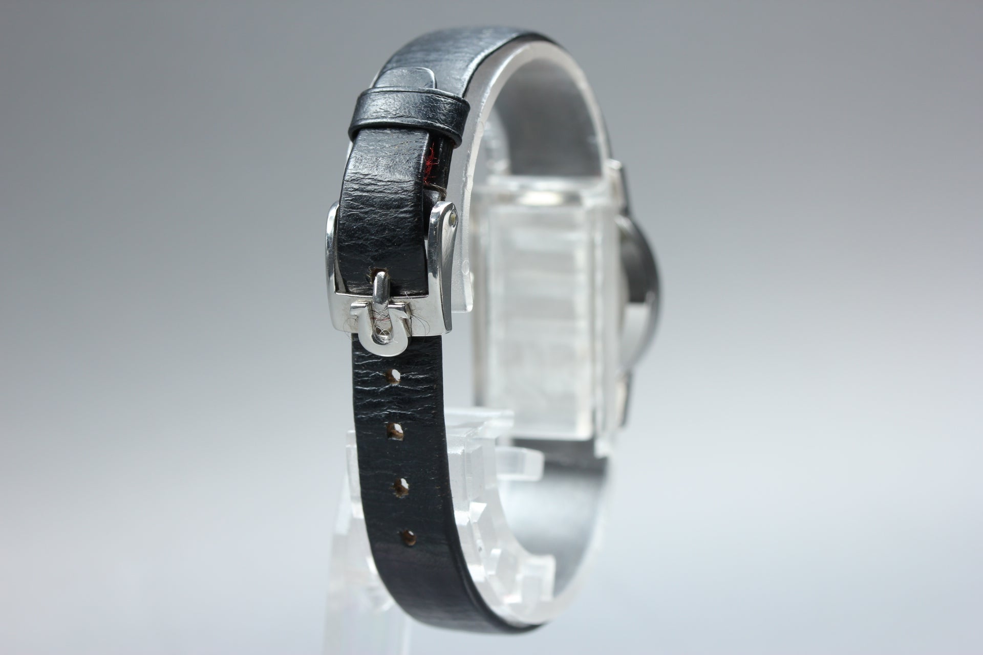 1974 Near MINT OMEGA Geneve 21mm 511.0411 Manual Silver Dial Women's Vintage