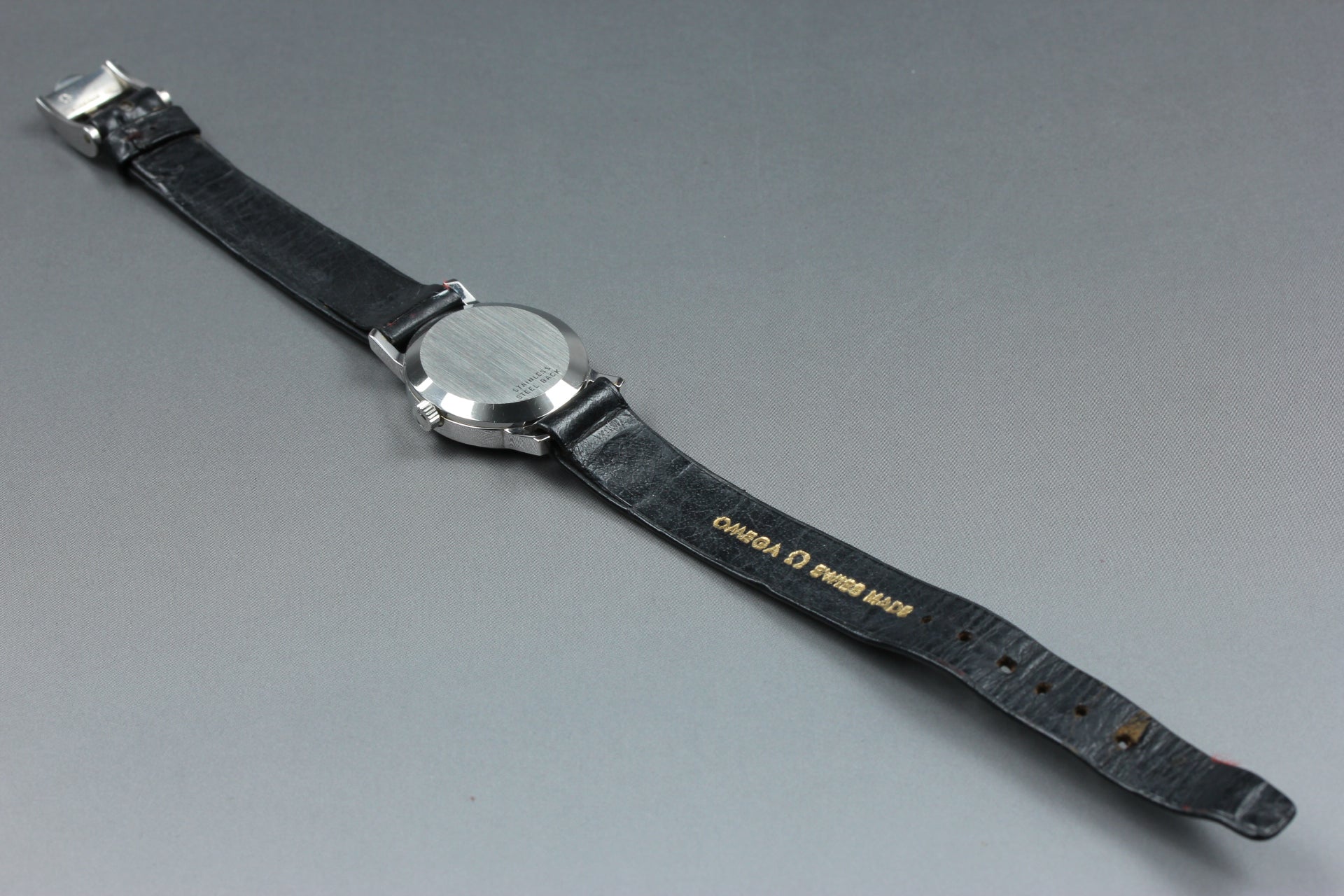 1974 Near MINT OMEGA Geneve 21mm 511.0411 Manual Silver Dial Women's Vintage