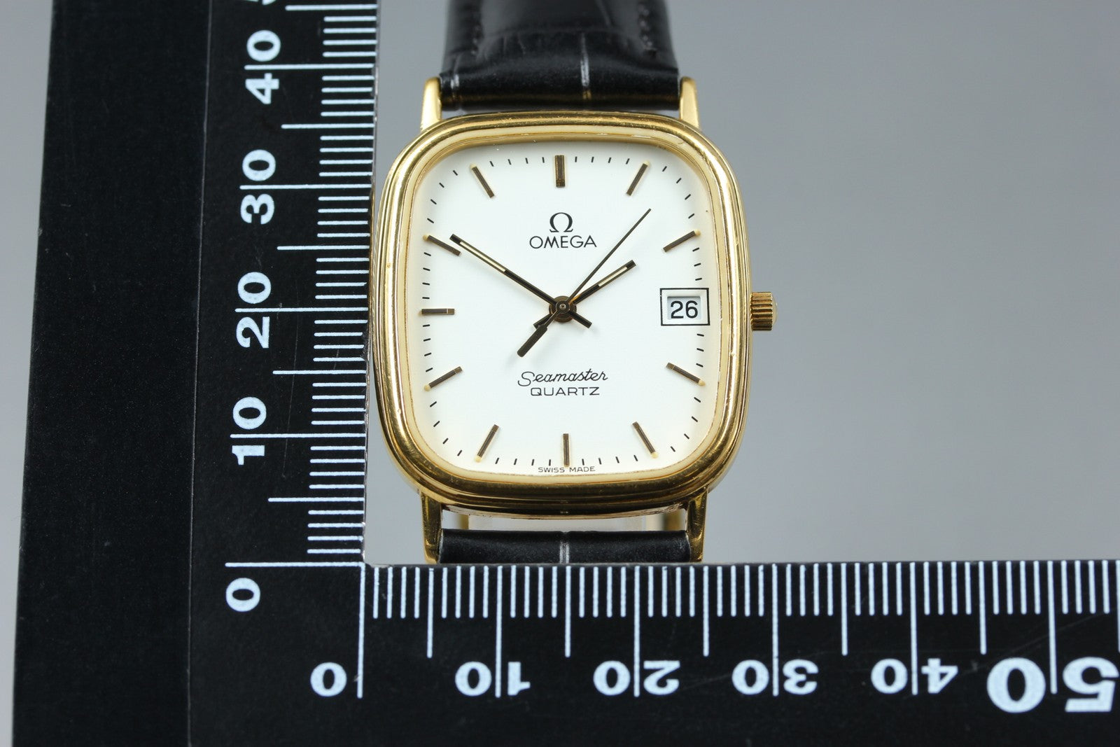 1986 Near MINT OMEGA Seamaster 28mm 196.0267.1 Quartz White Dial Men's Vintage