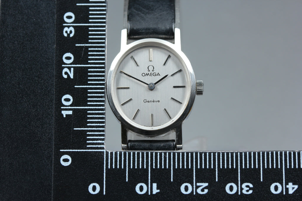 1974 Near MINT OMEGA Geneve 21mm 511.0411 Manual Silver Dial Women's Vintage
