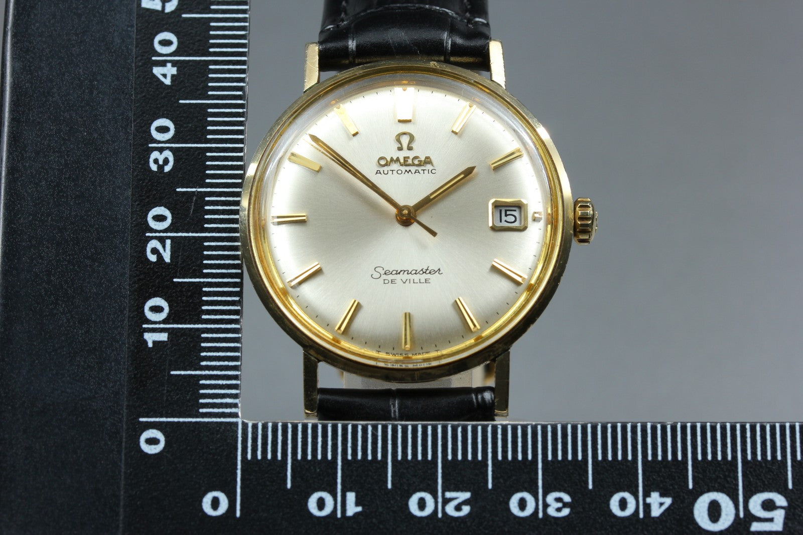 Near MINT OMEGA Seamaster De Ville 34mm Automatic Champagne Dial Men's Vintage