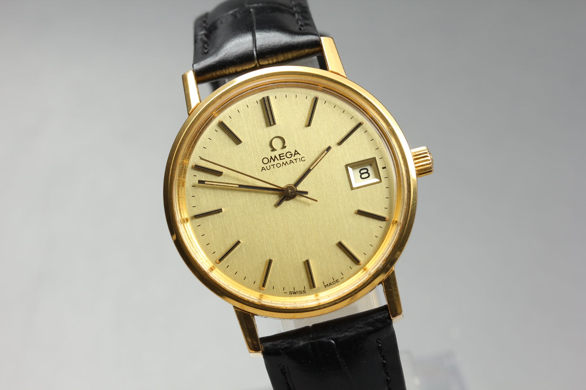 1977 Near MINT OMEGA Seamaster 35mm 166.0202 Automatic Gold Dial Men's Vintage