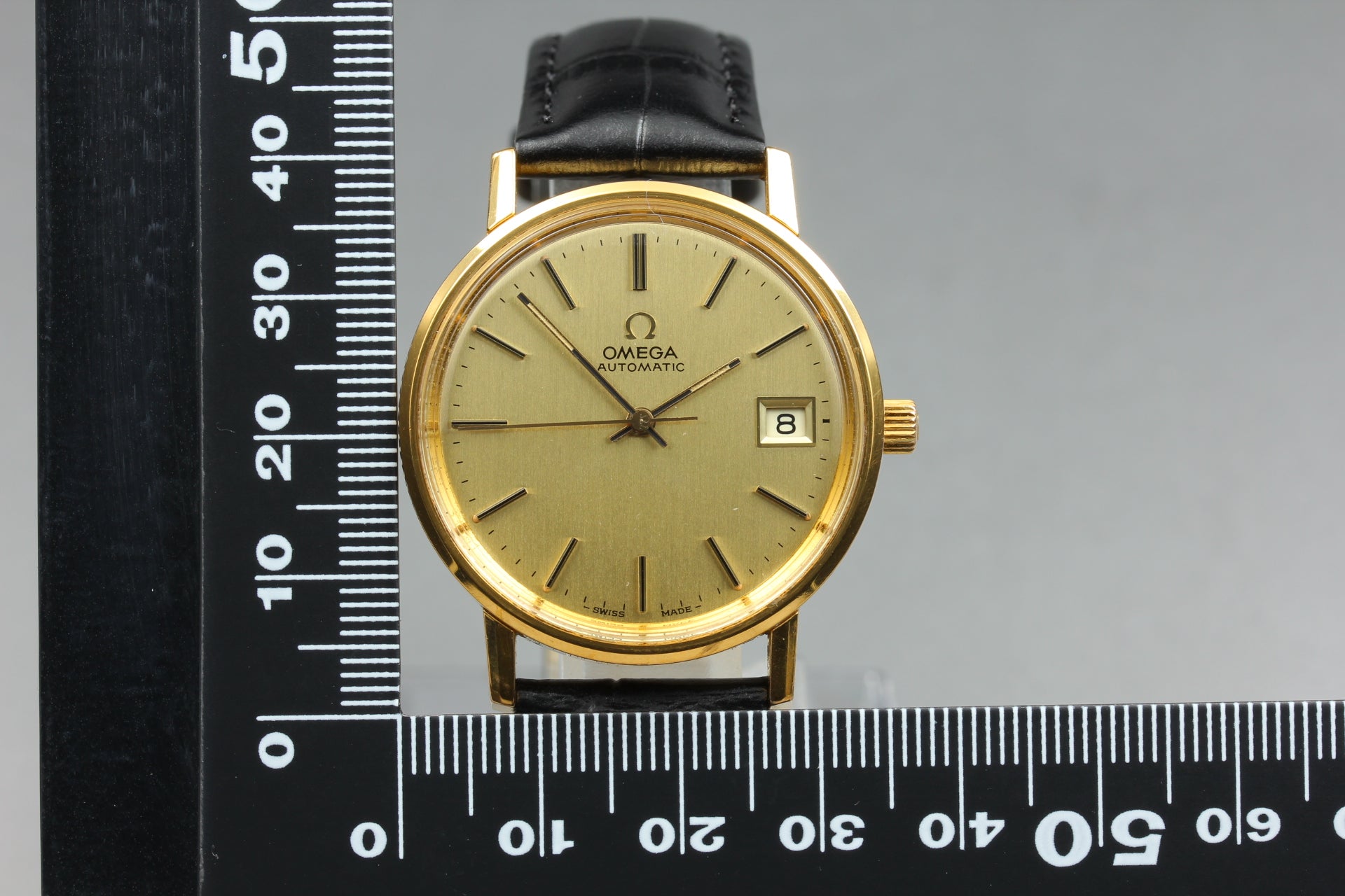 1977 Near MINT OMEGA Seamaster 35mm 166.0202 Automatic Gold Dial Men's Vintage