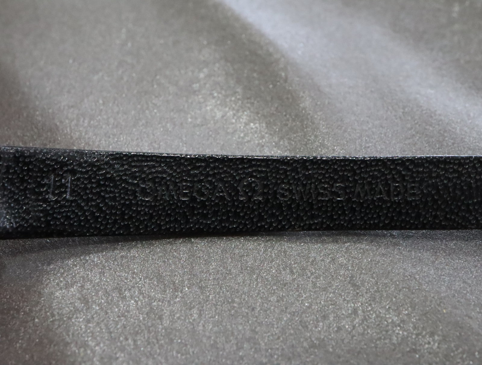 Near MINT OMEGA Vintage Black Leather Strap 10mm Band Gold Buckle Women's #1993