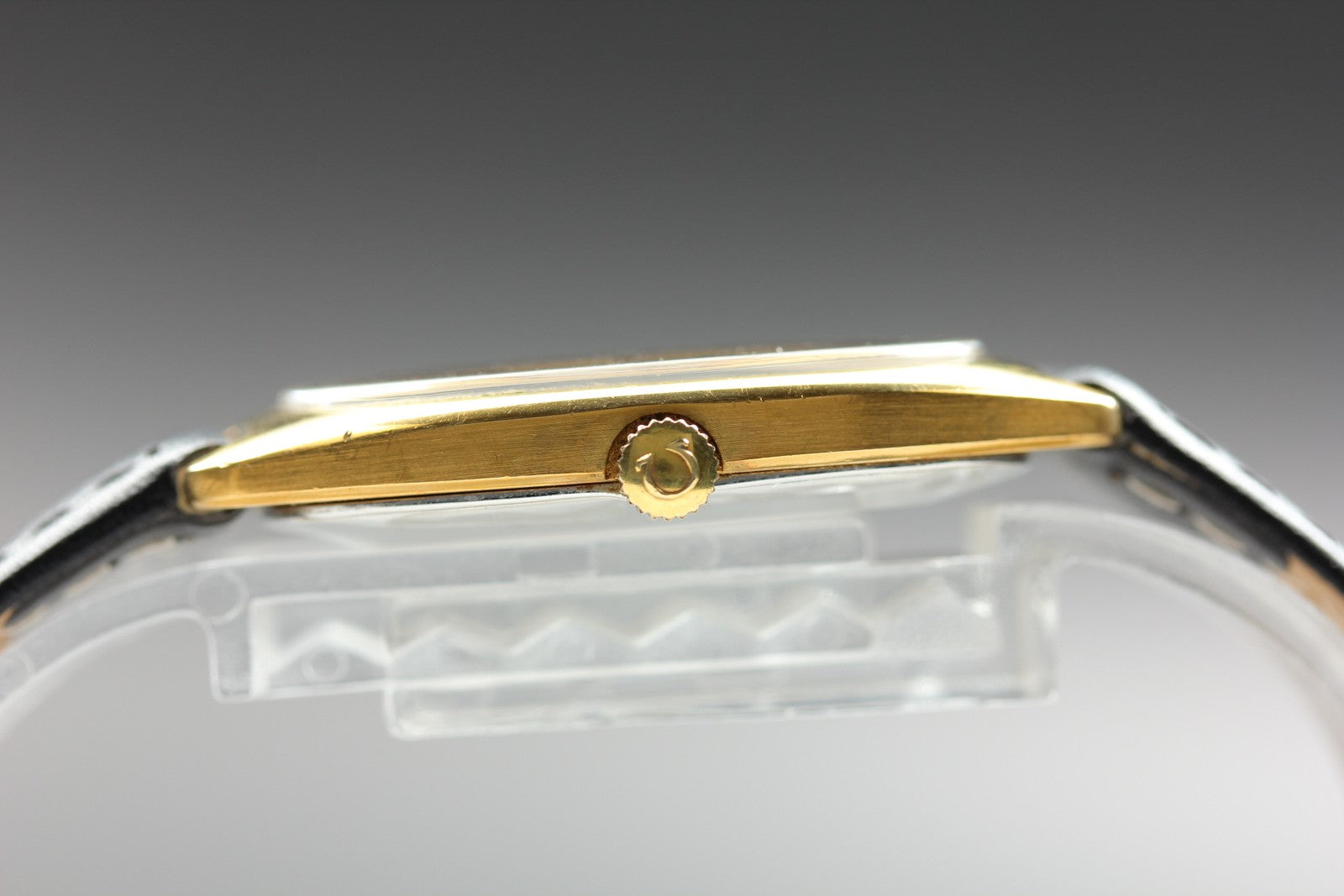 1975 Near MINT OMEGA De Ville 32mm 111.0139 Manual Gold Dial Men's Watch Vintage