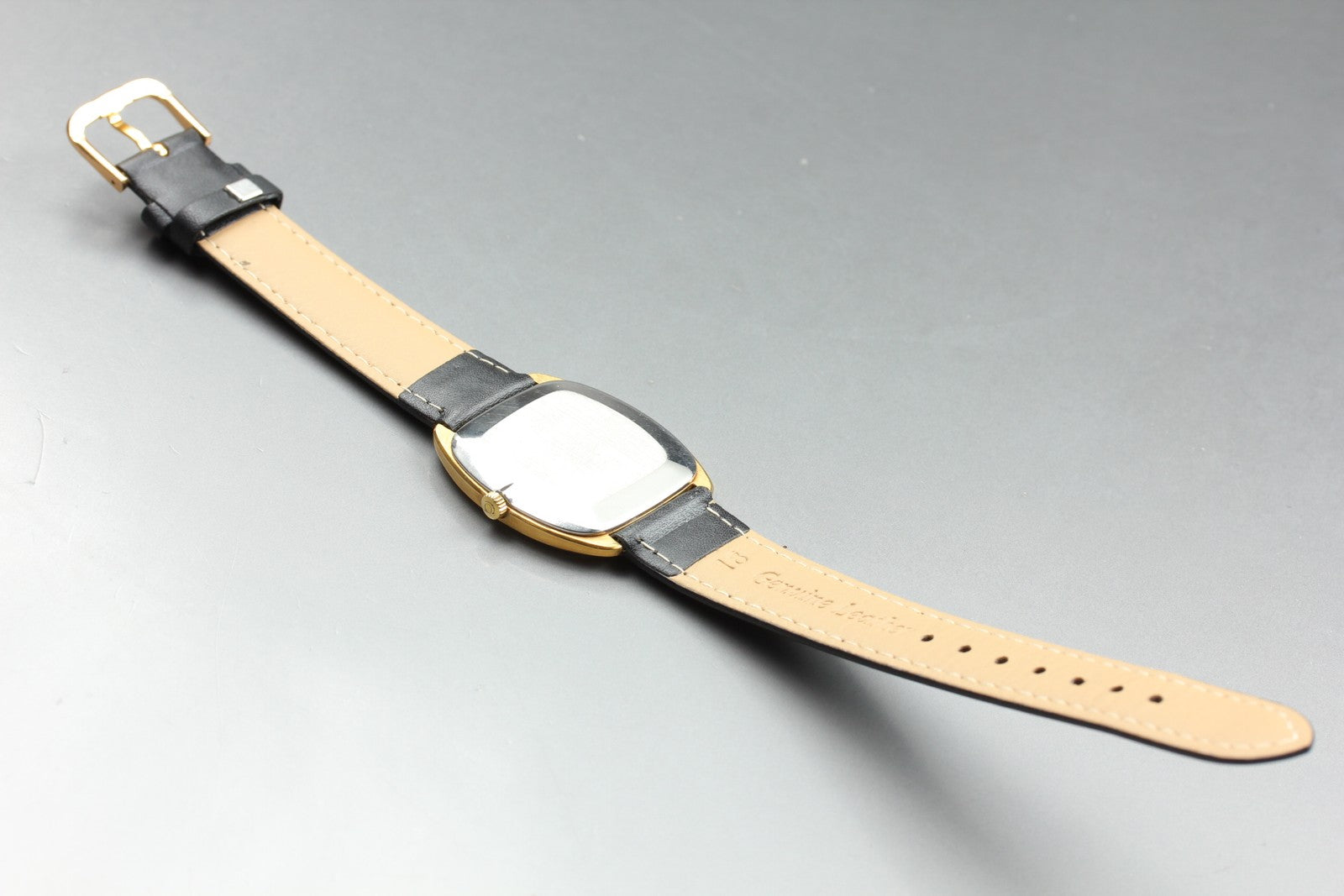 1975 Near MINT OMEGA De Ville 32mm 111.0139 Manual Gold Dial Men's Watch Vintage