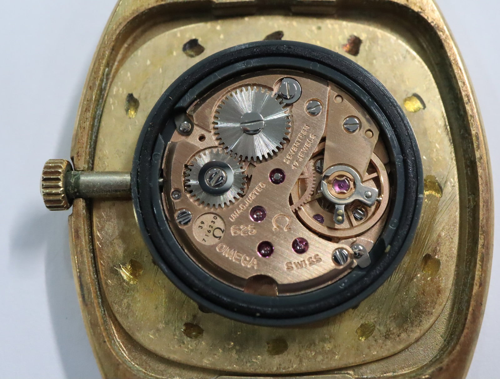 1975 Near MINT OMEGA De Ville 32mm 111.0139 Manual Gold Dial Men's Watch Vintage