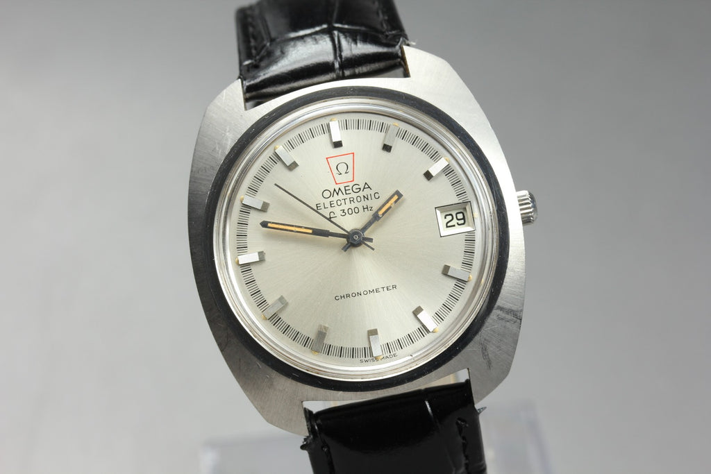 1970 Near MINT OMEGA Geneve f300Hz 38mm 198.030 Quartz Silver Dial Men's Vintage