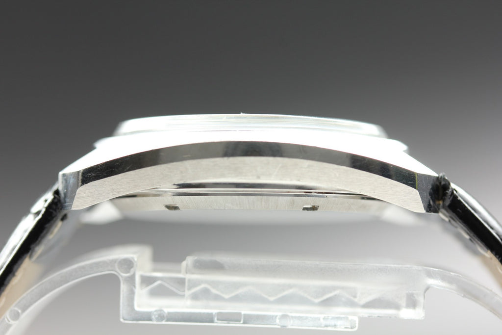 1970 Near MINT OMEGA Geneve f300Hz 38mm 198.030 Quartz Silver Dial Men's Vintage