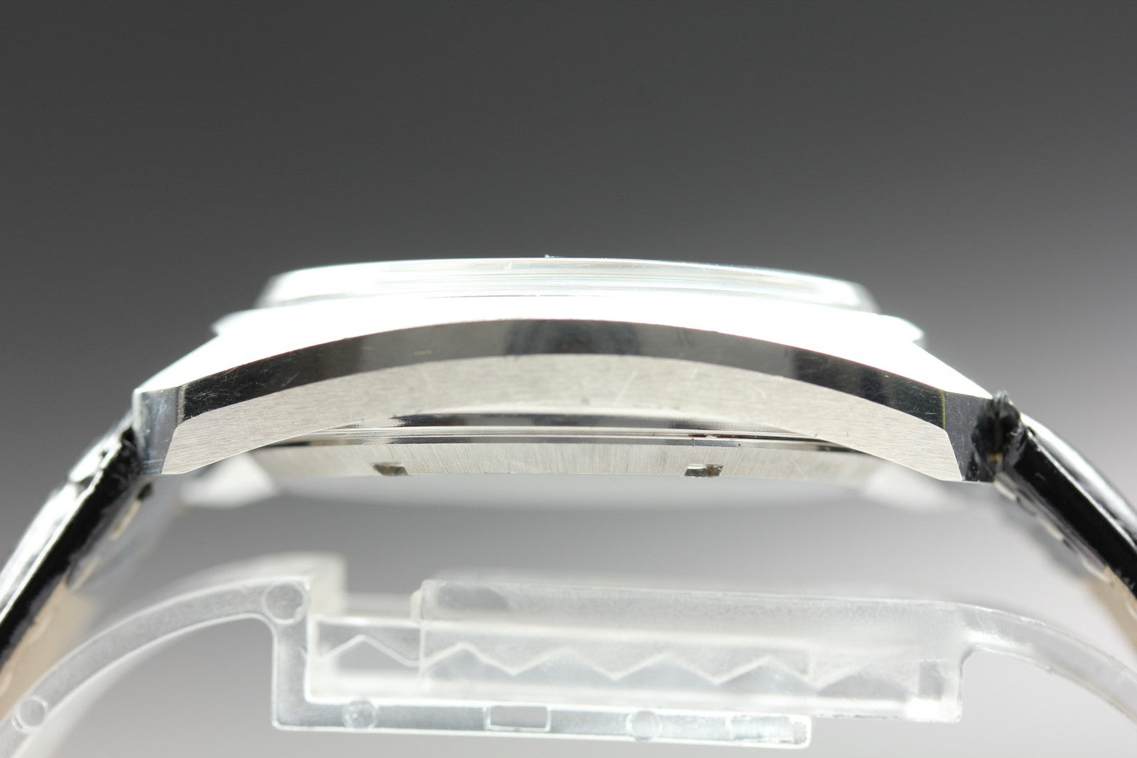 1970 Near MINT OMEGA Geneve f300Hz 38mm 198.030 Quartz Silver Dial Men's Vintage