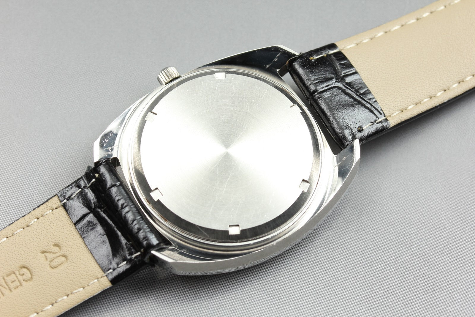 1970 Near MINT OMEGA Geneve f300Hz 38mm 198.030 Quartz Silver Dial Men's Vintage