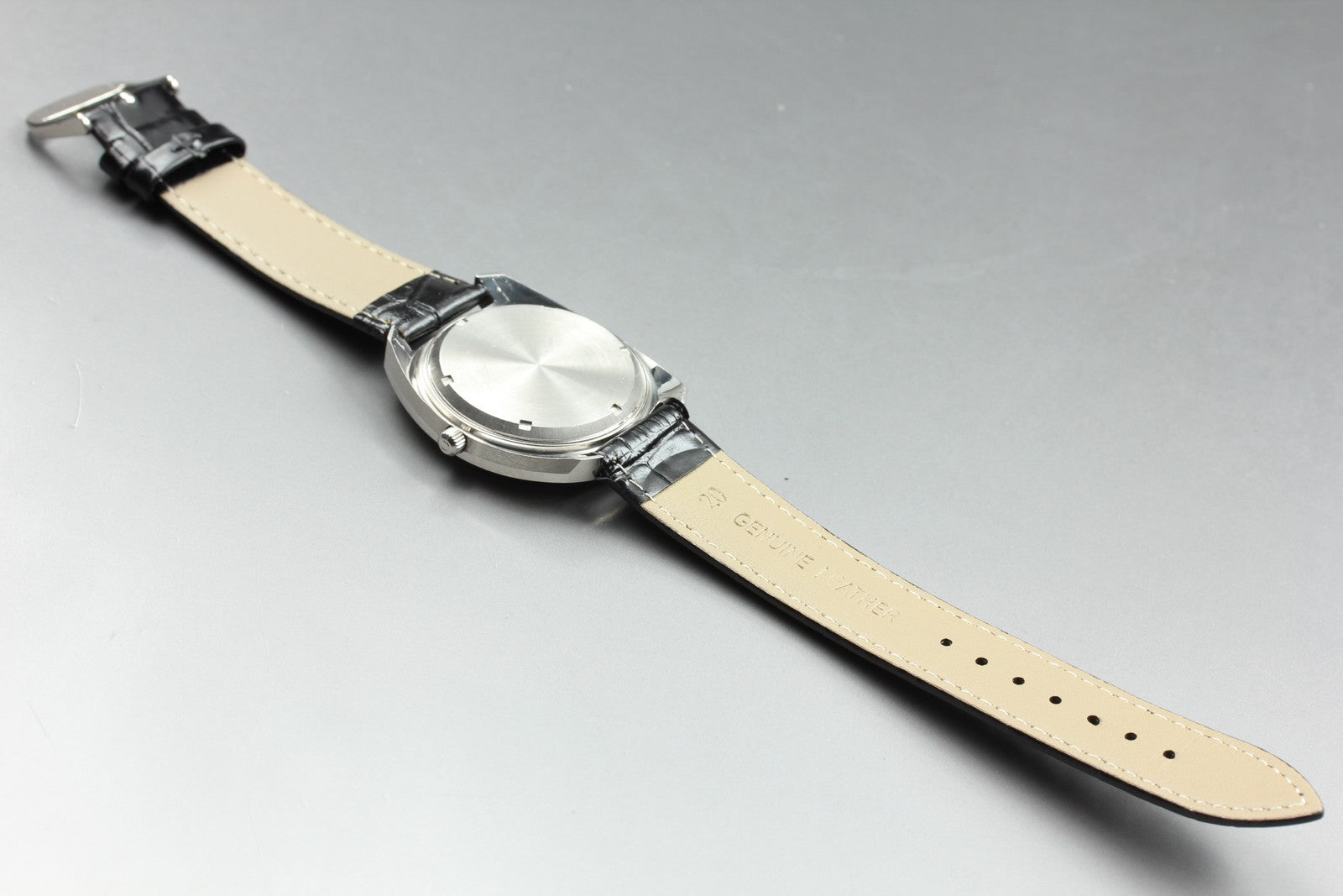 1970 Near MINT OMEGA Geneve f300Hz 38mm 198.030 Quartz Silver Dial Men's Vintage