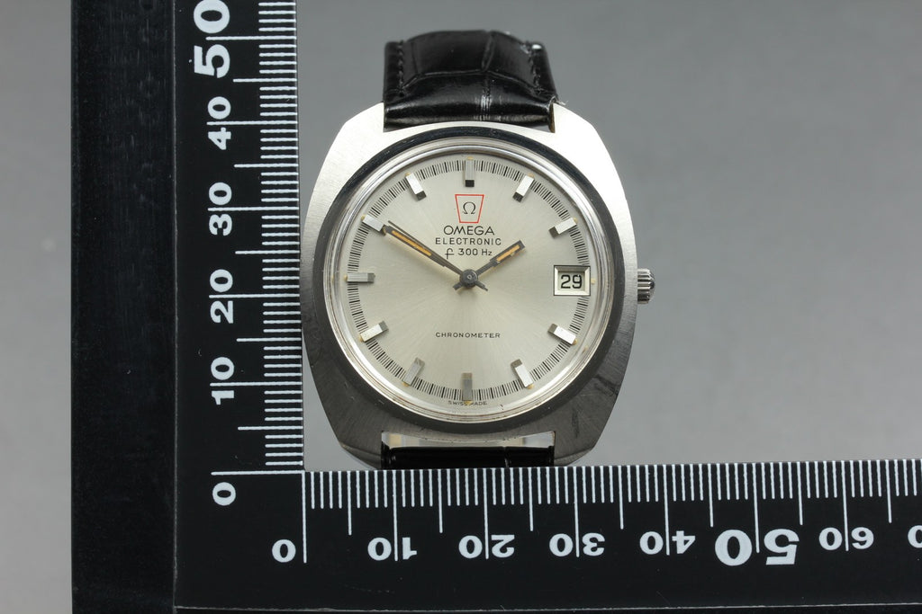 1970 Near MINT OMEGA Geneve f300Hz 38mm 198.030 Quartz Silver Dial Men's Vintage