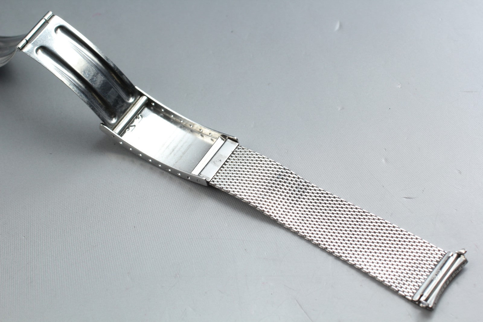Near MINT OMEGA Milanese/Mesh Band 2028 18mm Stainless Steel Silver Men Vintage