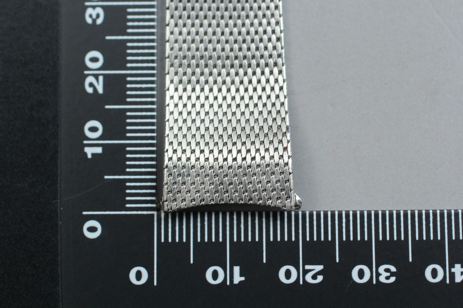Near MINT OMEGA Milanese/Mesh Band 2028 18mm Stainless Steel Silver Men Vintage