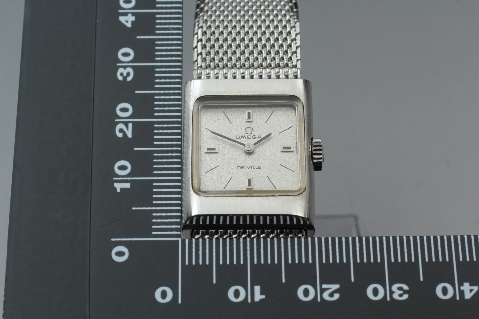 1971 Near MINT OMEGA De Ville 20mm 511.344 Manual Silver Dial Women's Vintage