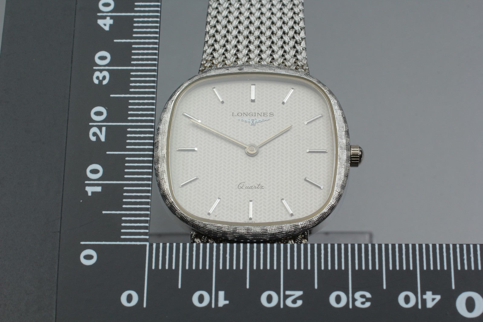 Near MINT LONGINES 978 3386 30mm Quartz Stainless steel Silver Dial Men Vintage