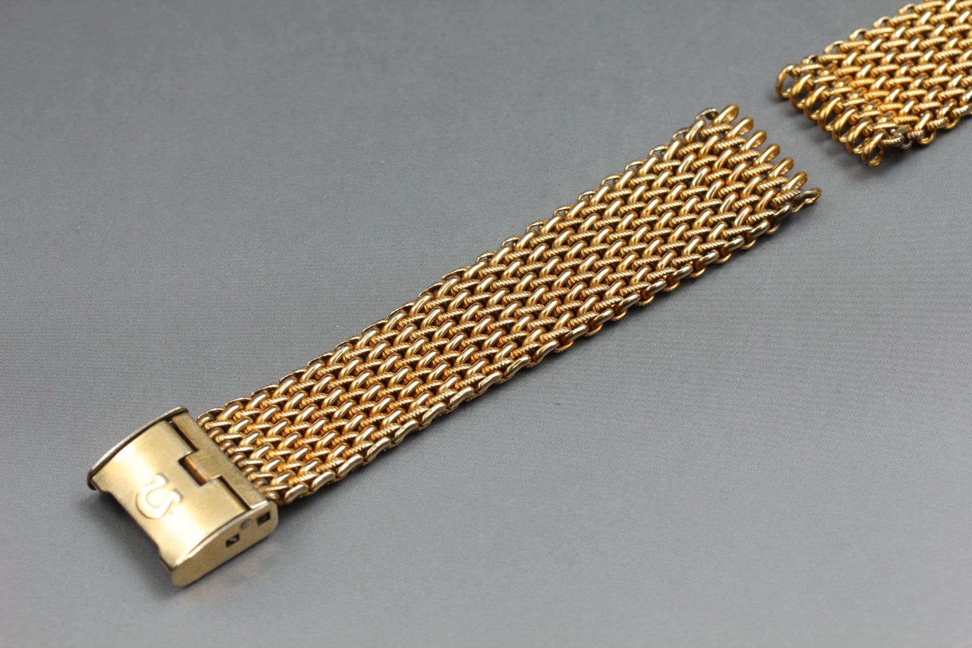 Near MINT OMEGA Milanese/Mesh Band FF595/1148 17mm Gold Plated Men's Vintage