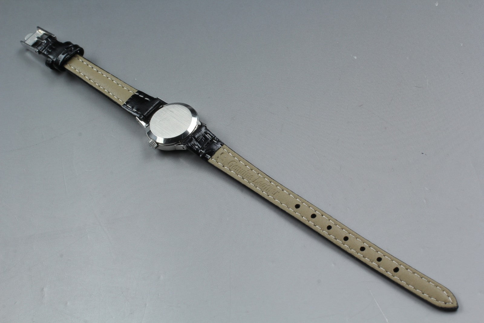1973 Near MINT OMEGA Geneve 20mm 511.0451 Manual Silver Dial Women's Vintage