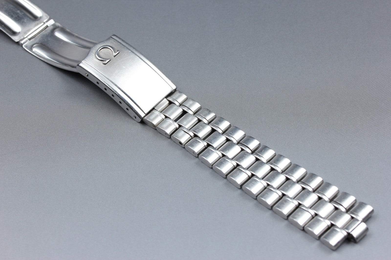 Near MINT OMEGA Bracelet 18mm FF582/1118 Stainless steel Silver Men's Vintage