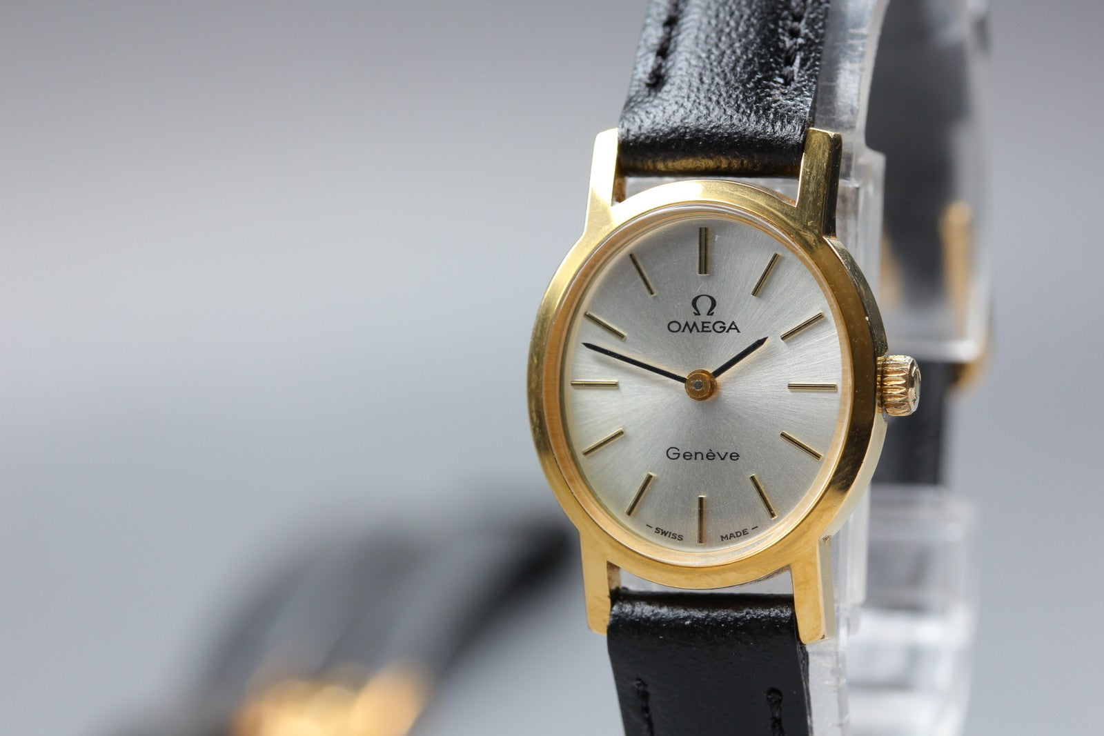 1975 Near MINT OMEGA Geneve 21mm 511.0411 Manual Champagne Dial Women's Vintage