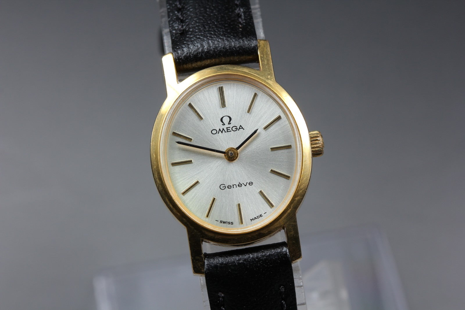 1975 Near MINT OMEGA Geneve 21mm 511.0411 Manual Champagne Dial Women's Vintage