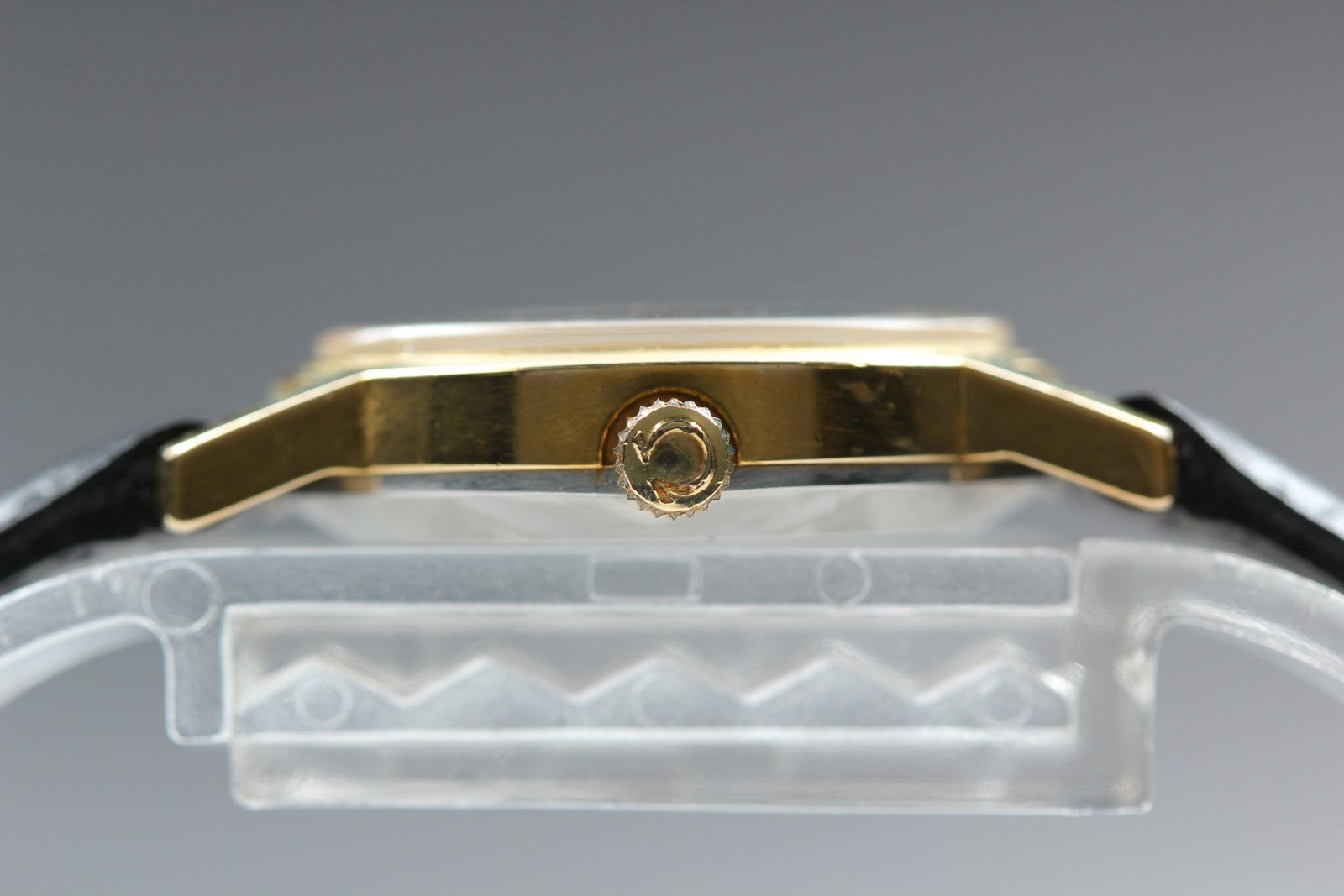 1975 Near MINT OMEGA Geneve 21mm 511.0411 Manual Champagne Dial Women's Vintage