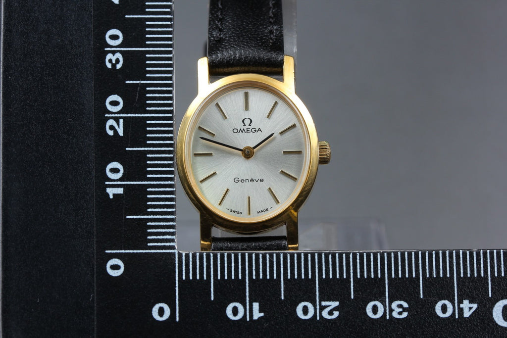1975 Near MINT OMEGA Geneve 21mm 511.0411 Manual Champagne Dial Women's Vintage