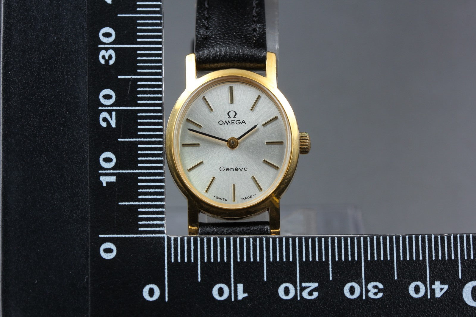 1975 Near MINT OMEGA Geneve 21mm 511.0411 Manual Champagne Dial Women's Vintage